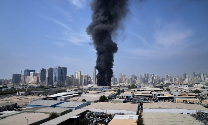 Limited flights from UAE begin as governments seek to extract citizens from Middle East